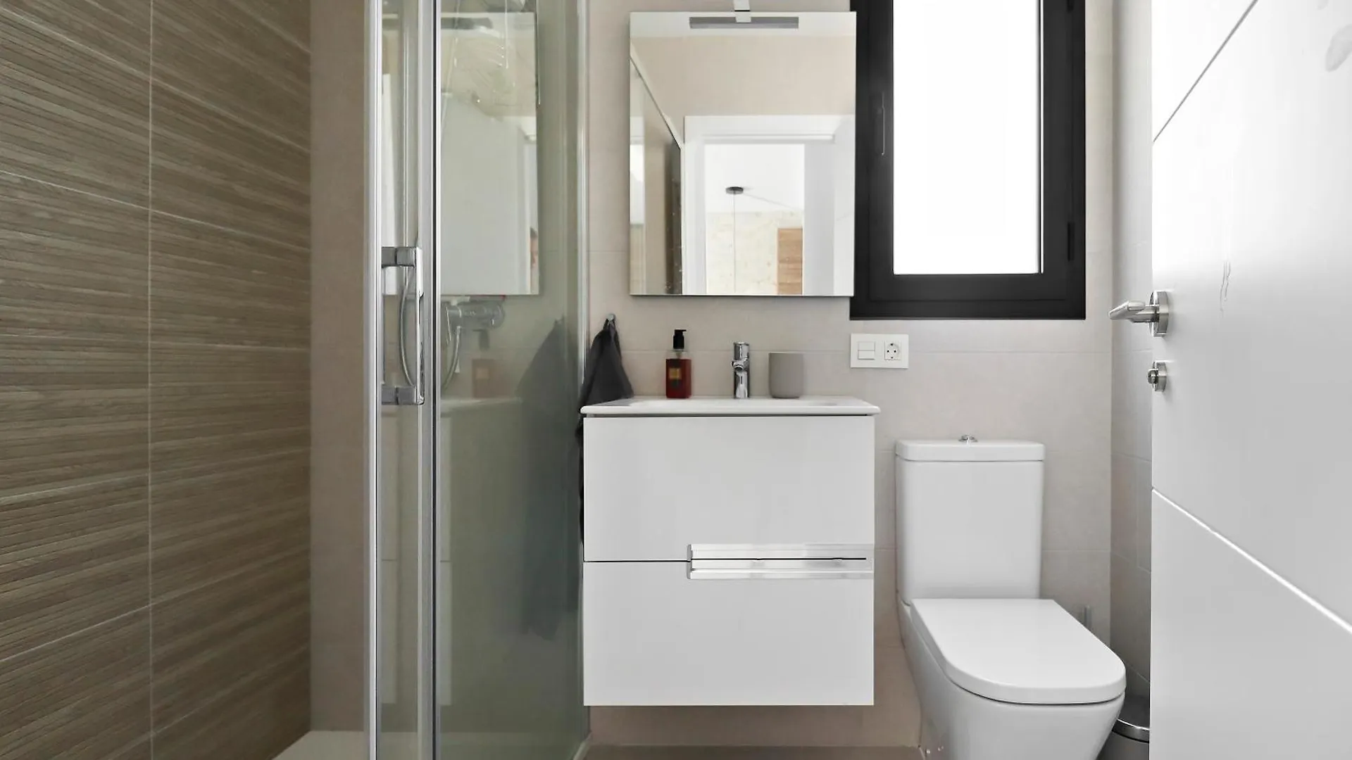 Nerja Apartamento Con Piscina Y Garaje